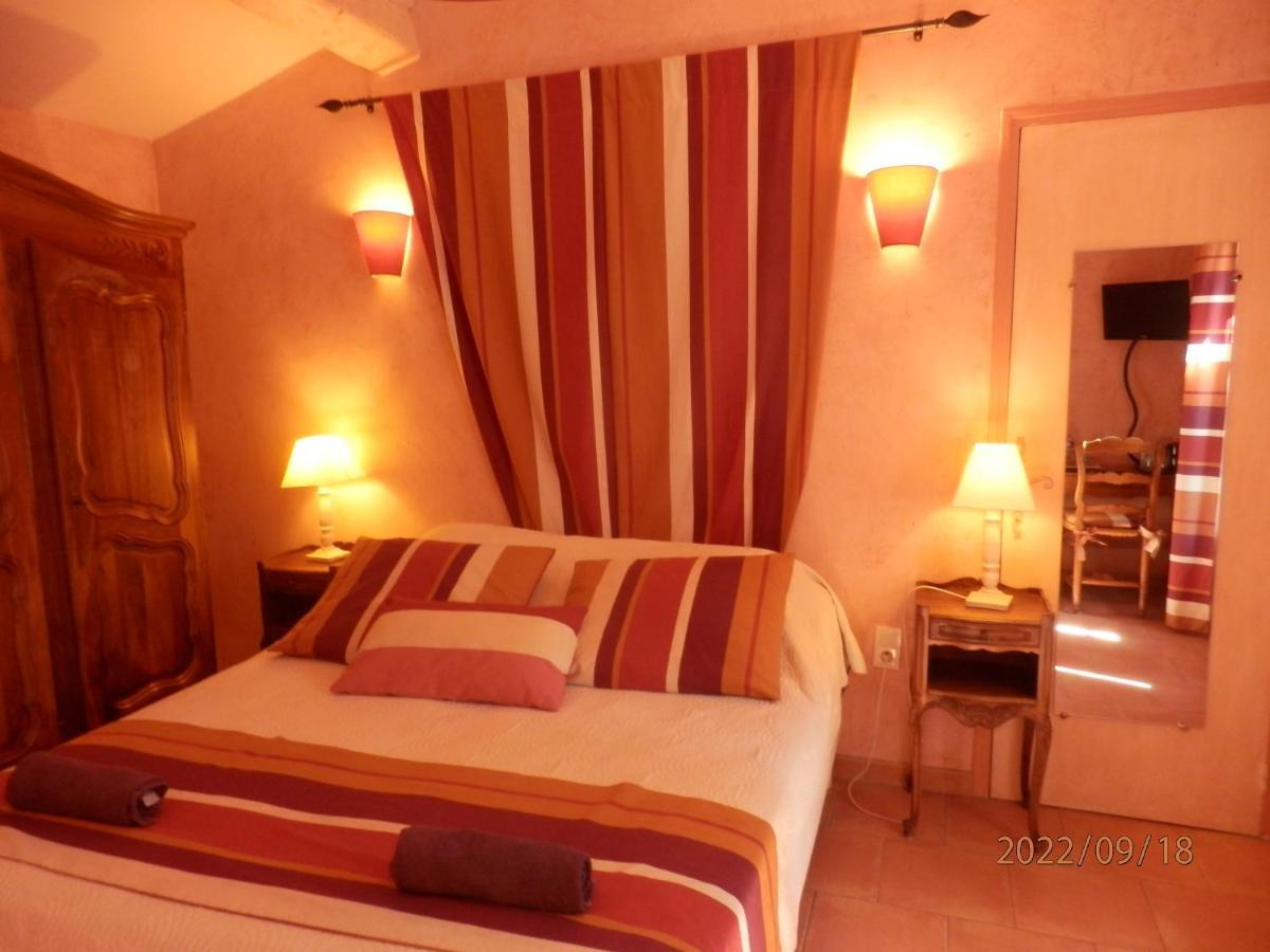 Mas Les Vieux Chenes Bed & Breakfast Lambesc Exterior photo