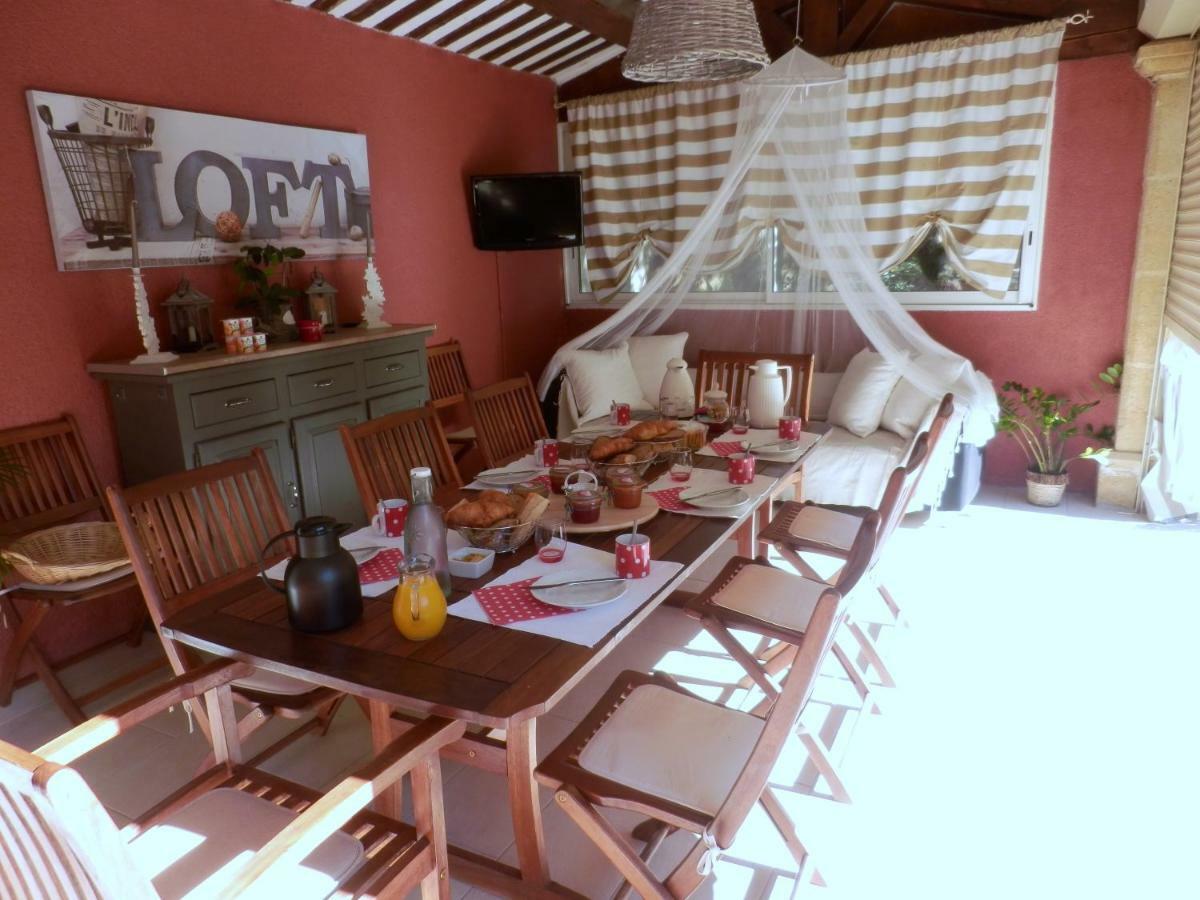 Mas Les Vieux Chenes Bed & Breakfast Lambesc Exterior photo